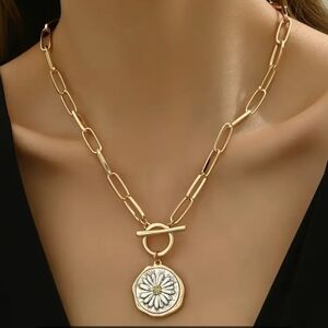 Flower Heavy Pendant Necklace